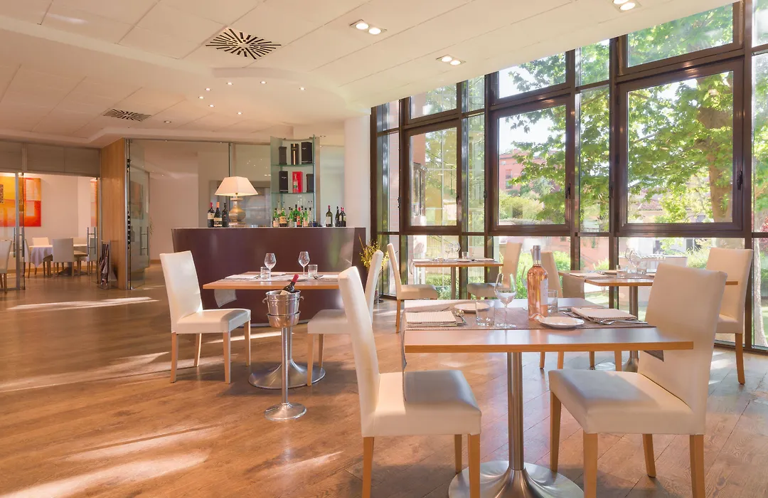 Aemilia Hotel Bologna-1