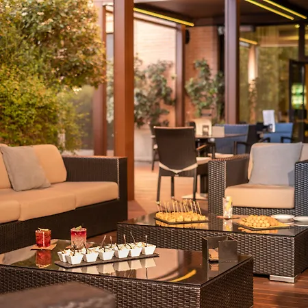 Aemilia Hotel Bologna-2